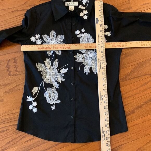 Michael Edwards size small long sleeve designer blouse w/embroidery detail. - Picture 8 of 8